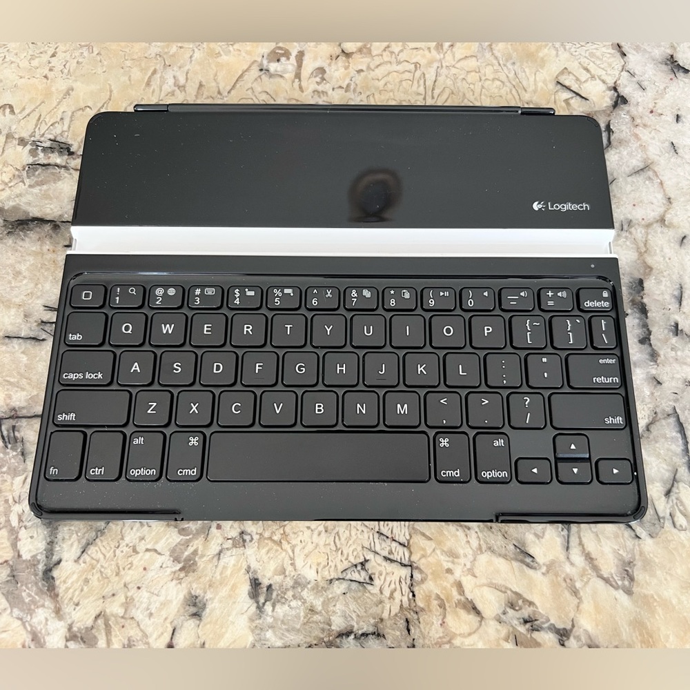 Logitech Ultrathin Keyboard Cover